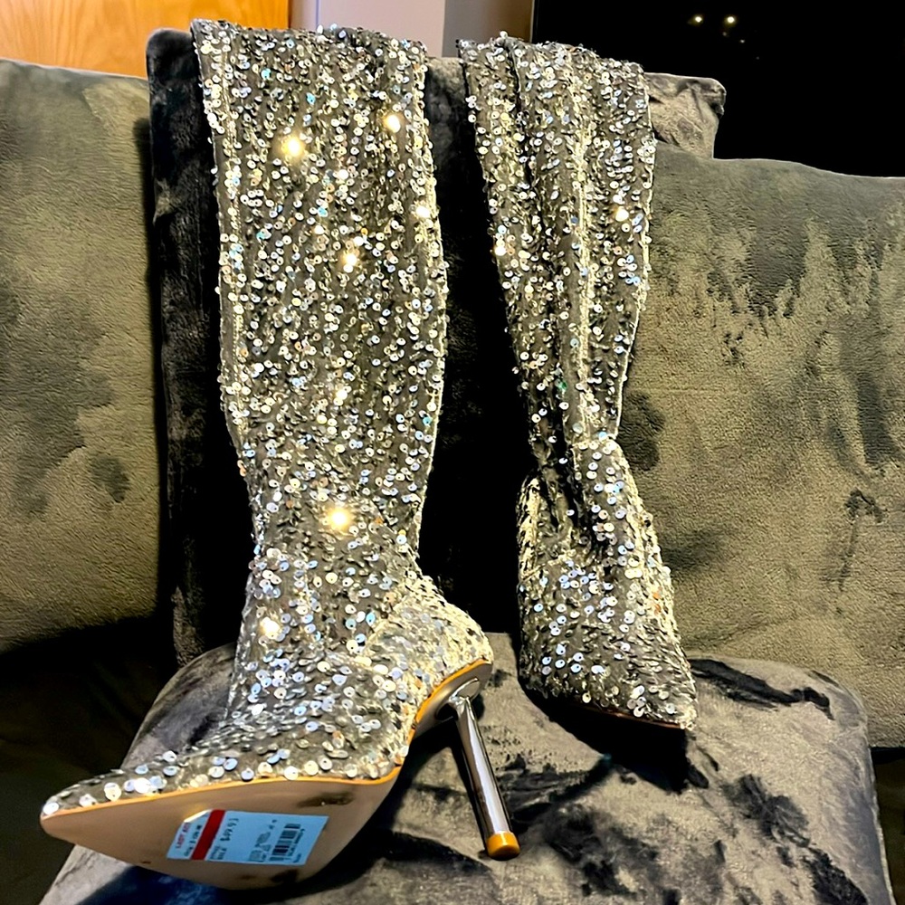 NWT beautiful thigh high boots